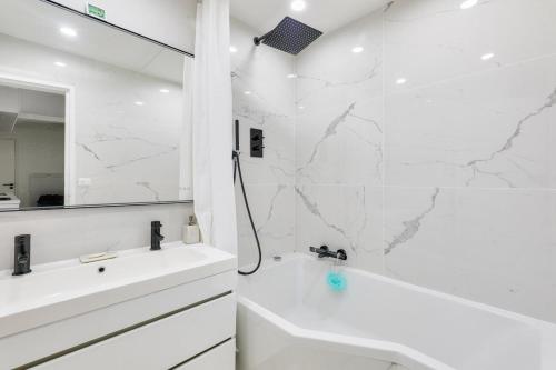 2BHK near Porte de Versailles Expo Park