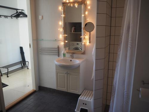 Ένα μπάνιο στο LatterLy Apartments