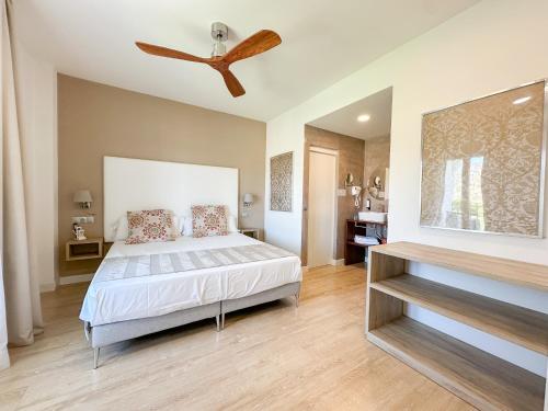 a bedroom with a bed and a ceiling fan at Añoreta Suites in Rincón de la Victoria