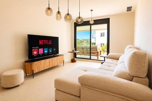 Modern Luxury Apartment - Camarate Hills