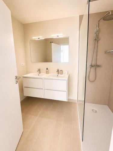 Modern Luxury Apartment - Camarate Hills