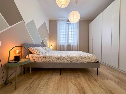 a bedroom with a large bed and a table at Mamma Oca in Esanatoglia