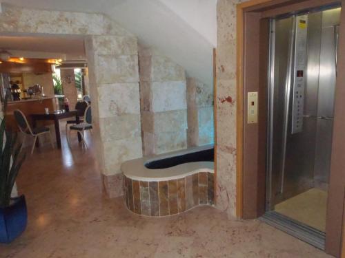 Gallery image of Marom Hotel in Haifa