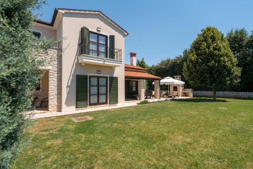 Villa Montara by Briskva