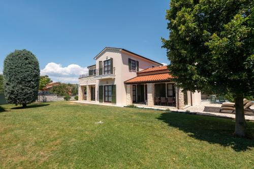 Villa Montara by Briskva