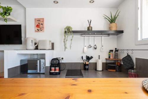 Studio Le Clair Logis, Centre ville à pied, Lit Queen size, Climatisation, extérieur