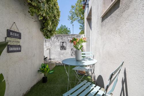 Studio Le Clair Logis, Centre ville à pied, Lit Queen size, Climatisation, extérieur