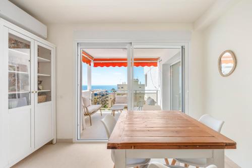 Apartment with sea views 20 m from the beach in Marbella Center