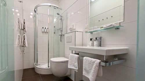 a bathroom with a sink and a shower and a toilet at Gebhards Hotel in Göttingen