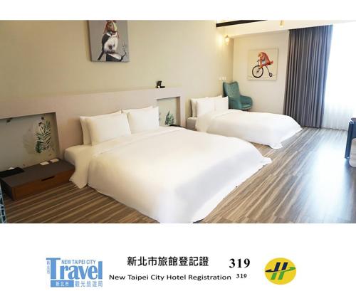 a hotel room with two white beds in it at Thinker Hotel in Yingge