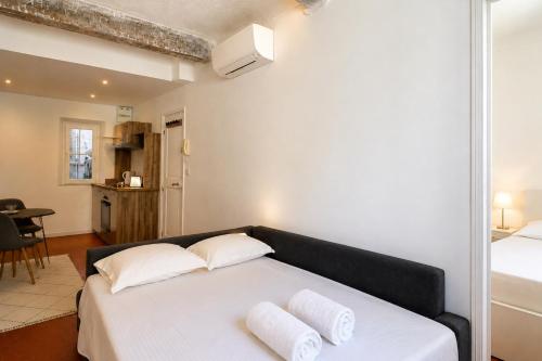Enchanting 1-bedroom apartment on rue Fourmillière