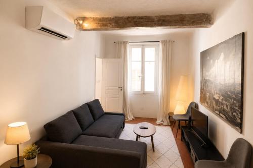 Enchanting 1-bedroom apartment on rue Fourmillière