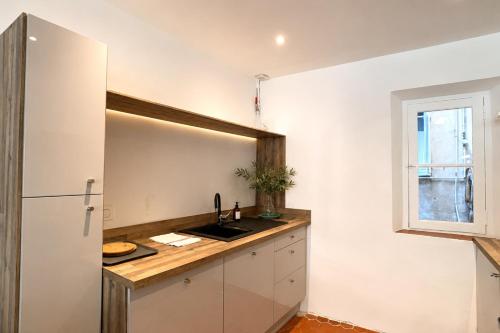 Enchanting 1-bedroom apartment on rue Fourmillière