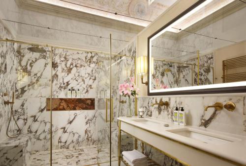 a bathroom with a shower and a sink at Relais Sant'Uffizio in Cioccaro