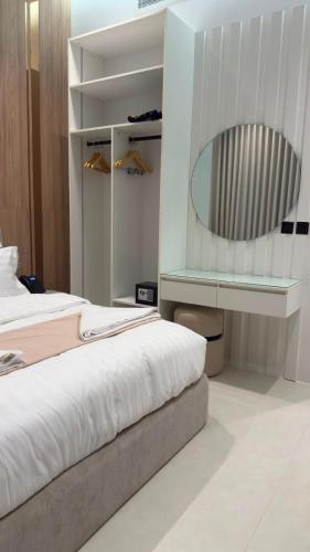 a bedroom with a bed and a mirror on the wall at Tim in Riyadh
