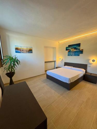 a bedroom with a large bed in a room at QUEEN appartamenti e camere in Campofilone