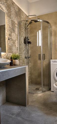 Esperides Pearl Luxury Seafront Apartment by DM Hospitality