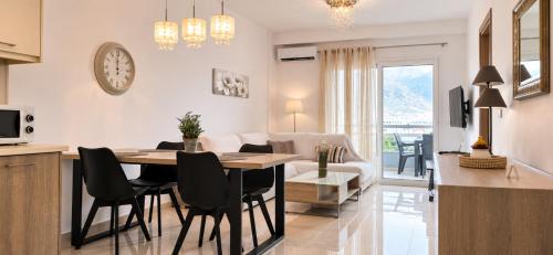 Esperides Pearl Luxury Seafront Apartment by DM Hospitality