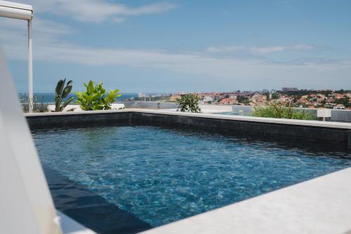 a swimming pool on the roof of a house at APPARTEMENT PISCINE TERRASSE 1 MIN PLAGE et GOLF in Bidart