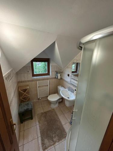 an overhead view of a bathroom with a toilet and sink at Chata Biely Potok in Oravský Biely Potok