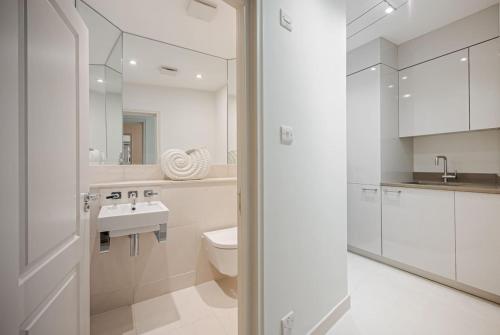 Stunning 3Bd 2Bth Belgravia Mews House - Harrods Promo Included photo 32