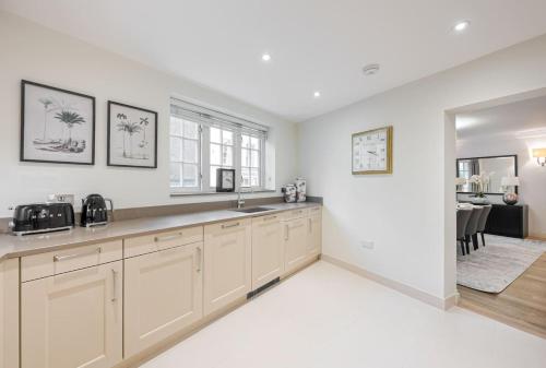 Stunning 3Bd 2Bth Belgravia Mews House - Harrods Promo Included photo 35