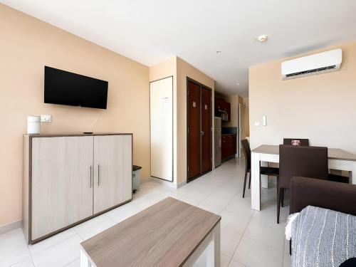 Les Palmiers - Piscine - Wi-Fi - Clim & Parking