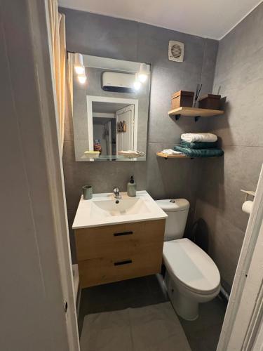 a bathroom with a sink and a toilet and a mirror at L'Instant Parfumé in Grasse