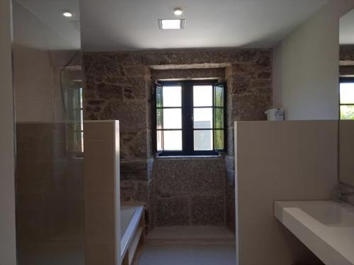 Kamar mandi di Casa Quinteliña