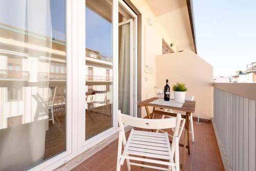 Masaccio Bright Apartment with Balcony & AC