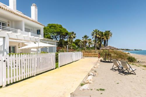 Estepona Beachfront Garden by Libehomes