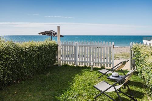 Estepona Beachfront Garden by Libehomes