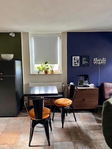 a dining room with a table and chairs and a window at HOF27 in Groß Eissel