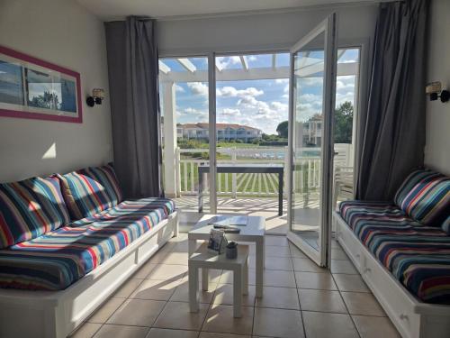 Appartement Terrasse Vue pinède & piscine