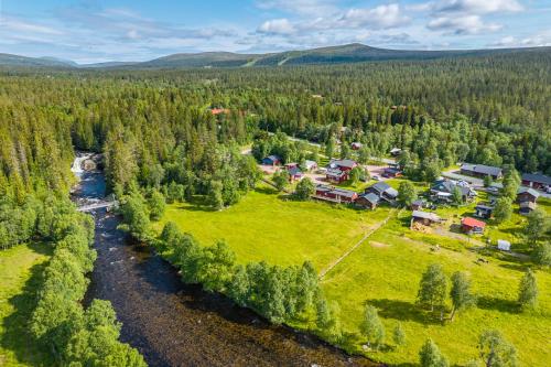 an aerial view of a house in a forest at Hemgården i Storsätern - Grövelsjöfjällen in Grövelsjön