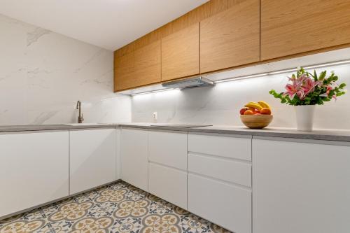 Marina View 2BR Holiday Stay by HelloDomik