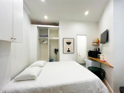 Urban Flat 165 - Lovely Studio near Champs Elysees Paris