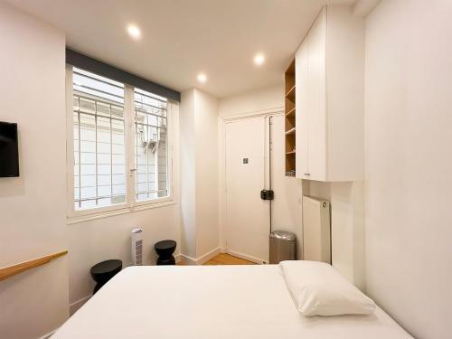Urban Flat 165 - Lovely Studio near Champs Elysees Paris