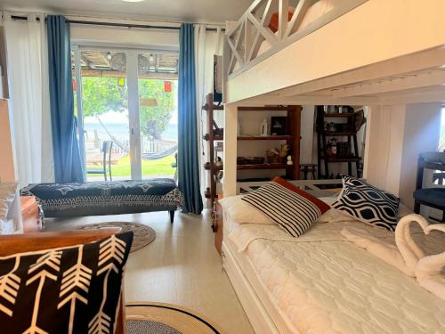 a living room with a loft bed and a couch at Farmer’s Cafe Villas in Burgos
