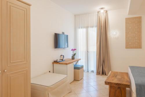 a bathroom with a toilet and a desk in a room at CDSHotels Le Castella - Ninfe Saracene in Le Castella