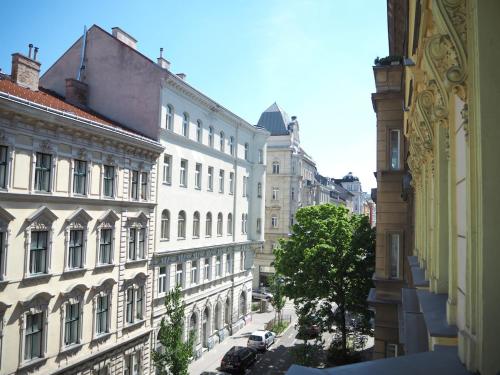 Urban Living Central, large and modern