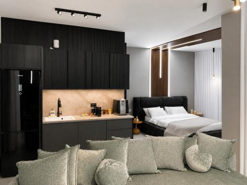 a kitchen and a bedroom with a bed and a couch at סוויטת דיאנס - סוויטה רומנטית עם בריכה וג'קוזי ספא לזוגות in Gita