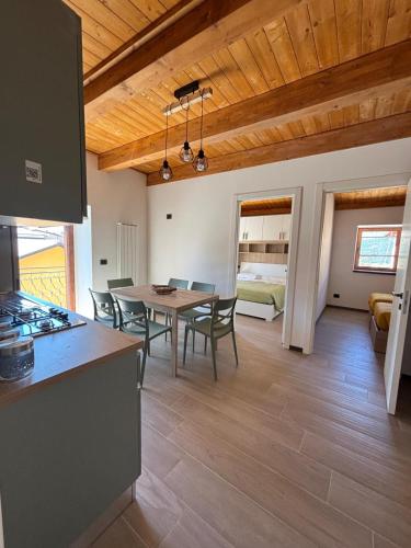 a kitchen and dining room with a table and chairs at Il Nespolo in Celano