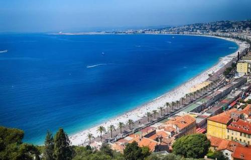 an aerial view of a beach and the ocean at Appartement proche gare in Nice