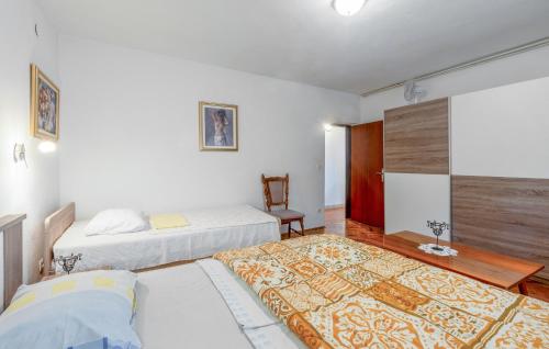 Gorgeous Apartment In Porec With Wifi