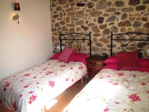 Katil atau katil-katil dalam bilik di Casa Rural La Altanera , Registro Oficial CRA-LE-564