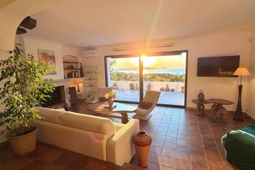 Villa with sea view and swimming pool in St-Aygulf