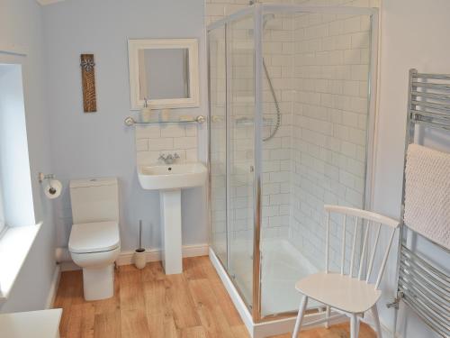 a bathroom with a toilet and a sink and a shower at Albion Cottage in Pakefield