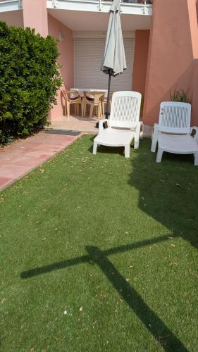 Cosy T2 refait à neuf climatisé, vue mer avec terrasse et jardin, Wifi piscine tennis et parking