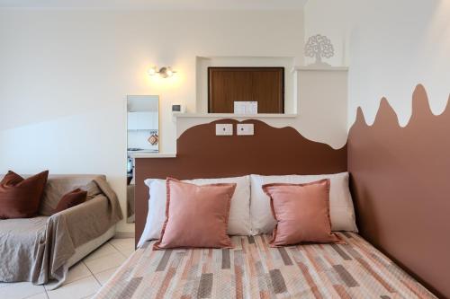 a bedroom with a bed with pink pillows at Turin Airport apt B in Leinì